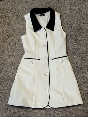 Madeline Cream Sleeveless Shift Dress with Black Collar